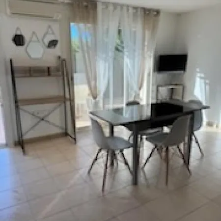 Comelya, Climatisation, Terrasse, Piscine, Tennis Semesterbostad